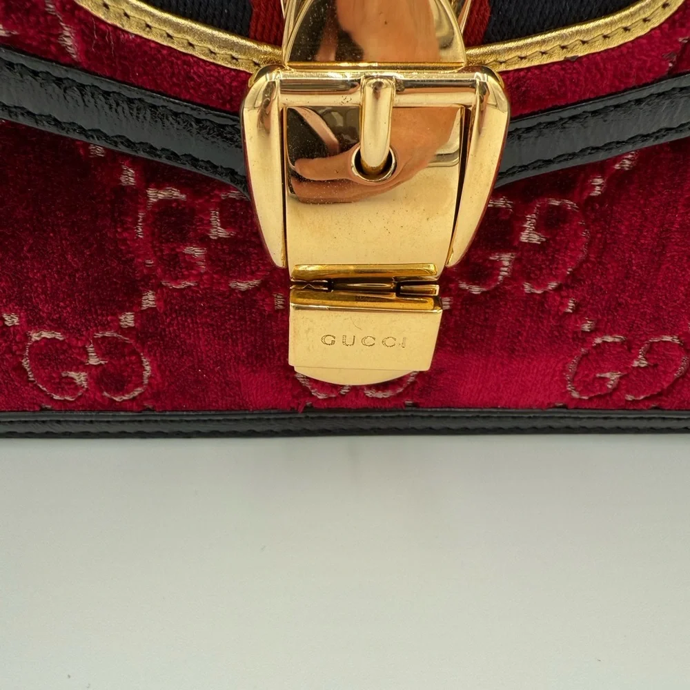 Gucci Sylvie Red and Black Crossbody Bag with Gold Chain - Picture 6 of 9